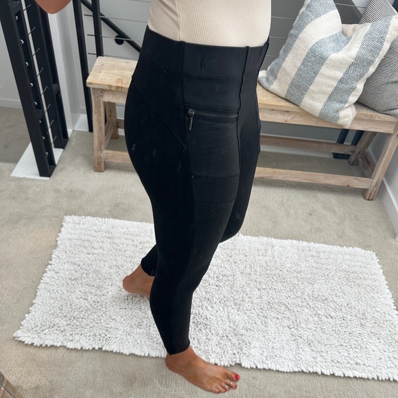 Democracy Black Faux Leather Pants w/ Zipper Details Winter Chic Edgy Designer 6 - Picture 5 of 12